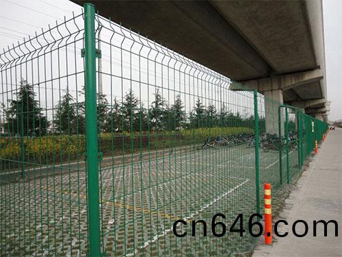 雙(shuang)邊(bian)護(hu)欄網